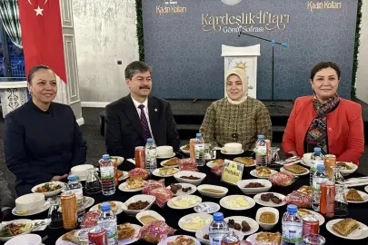 AK Parti Kadın Kolları Başkanı Ercan, Kırşehir'de "Kardeşlik İftarı Gönül Sofrası" programına katıldı