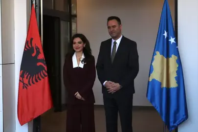 Arnavutluk Dışişleri Bakanı: "Kosova, Arnavutluk'un dış politikasının mutlak önceliğidir"