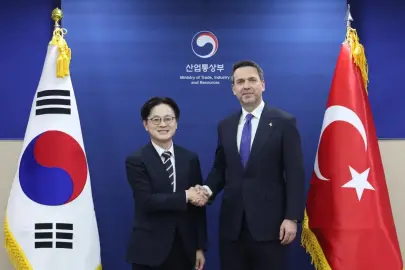 Bakan Bayraktar, Kore Ticaret, Sanayi ve Kaynaklar Bakanı Kim ile görüştü