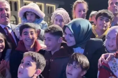 Bakan Göktaş, Çocuklarla Birlikte 'Kabe'de Hacılar' İlahisine Eşlik Etti