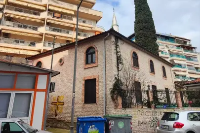 Batı Trakyalı Türklerden, Hürriyet Camisi'ne çizilen haç işaretine kınama