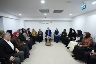 Cumhurbaşkanı Erdoğan, kız öğrenci yurdunu ziyaret etti