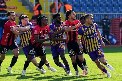 Eyüpspor 90+1'de altın buldu! Gençlerbirliği kötü gidişatı durduramadı (Maç özeti | Eyüpspor 1-0 Gençlerbirliği)