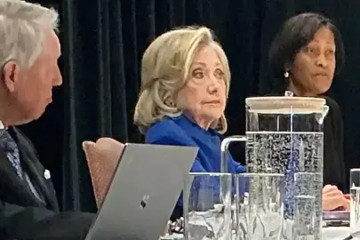Hillary Clinton'ın Epstein ifadesinde kaos: Oturumdan fotoğraf sızdırıldı, duruşma durdu!