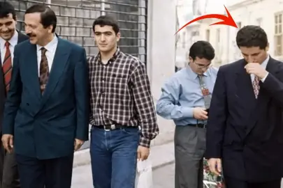 İlk kez paylaşıldı! Cumhurbaşkanı Erdoğan'ın solundaki bıçkın delikanlıyı tanıdınız mı?