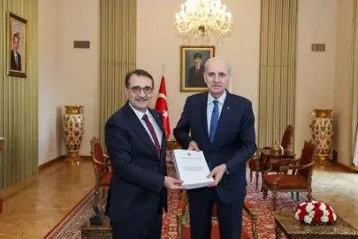 Meclis Yapay Zeka Araştırma Komisyonu, raporunu TBMM Başkanı Kurtulmuş'a sundu