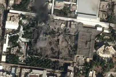 New York Times, İran dini lideri Hamaney'in yerleşkesindeki hasarın görüntülerini paylaştı