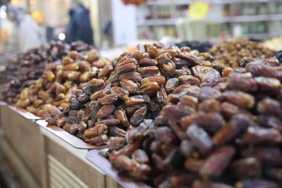 Ramazan ayının vazgeçilmezi hurma, tezgahlarda yerini aldı