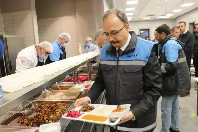 Siirt Valisi Kemal Kızılkaya madencilerle iftar yaptı