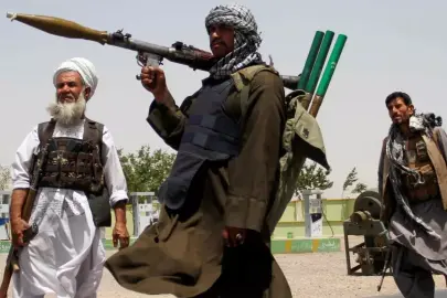 Taliban: Pakistan sınırındaki 15 askeri bölgeyi ele geçirdik