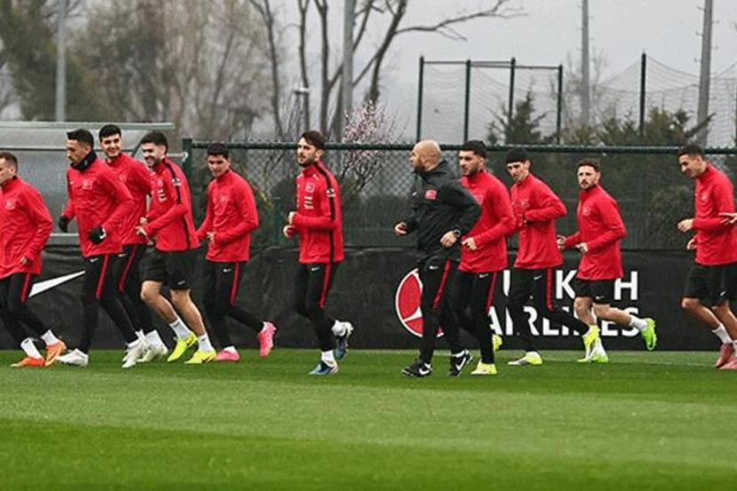 A Milli Futbol Takımı’nda Barış Alper Yılmaz ve Uğurcan Çakır antrenmanda yer almadı! Romanya maçı hazırlıkları sürdü