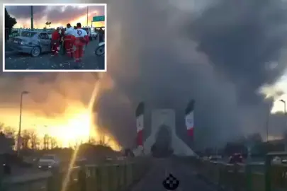 ABD ve İsrail, Tahran'daki Azadi meydanını vurdu