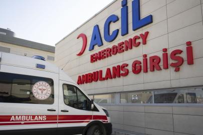 Acil servislerde saniyelerle yarışan sağlık ekipleri hayat kurtarıyor