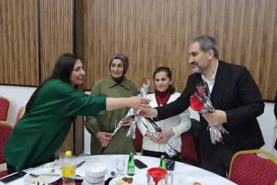 AK Parti Genel Başkan Yardımcısı Şen, Hakkari'de iftar programında konuştu Açıklaması