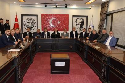 AK Parti Genel Başkanvekili Elitaş, Talas Belediye Başkanı Yalçın'ı ziyaret etti