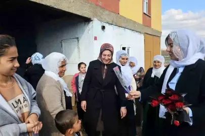 AK Parti heyeti Çınar'da Kadınlar Gününü kutladı