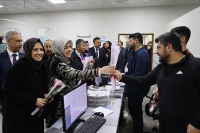 AK Parti Kadın Kolları Başkanı Ercan, Şanlıurfa'da sağlık çalışanlarını ziyaret etti