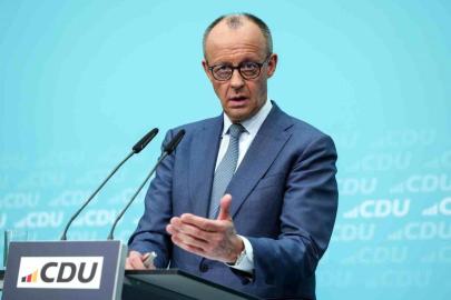 Almanya Başbakanı Merz: "Trump, İran'daki saldırıları ertelediği için minnettarım"