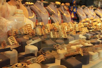 Altın yön arayışında: Ons ve gram altın bugün ne kadar?