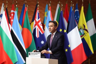 Bakan Bayraktar, Paris'te 2'nci Nükleer Enerji Zirvesi'ne katıldı