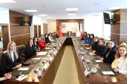 Bakan Göktaş baroların kadın ve çocuk hakları komisyonu temsilcileriyle bir araya geldi