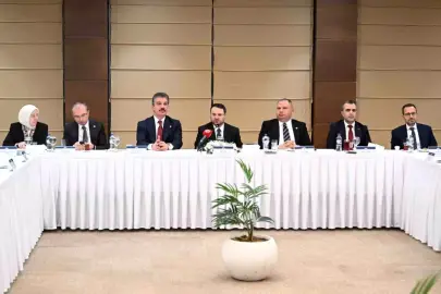 Bakan Gürlek: "İzmir, Ankara ve İstanbul'da bir irtibat bürosu kuracağız"