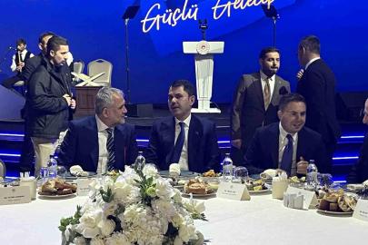 Bakan Kurum: "Devlet ve millet el ele vererek, asrın felaketini, asrın dayanışmasına dönüştüren büyük bir seferberlik başlattık"