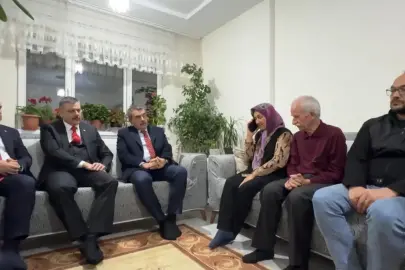 Bakan Tekin ve Bakan Çiftçi, cinayete kurban giden Fatma Nur öğretmenin ailesine taziyede bulundu