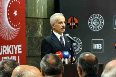 Bakan Uraloğlu: "Hedefimiz 14 bin kilometre olan demiryolu ağımızı 2028 yılında 17 bin 300 kilometrelere çıkarmak"