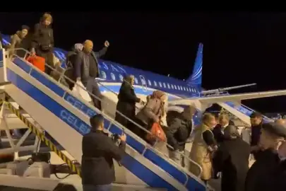 Bakü-Nahçıvan uçağı 71 yolcusuyla Iğdır'a indi