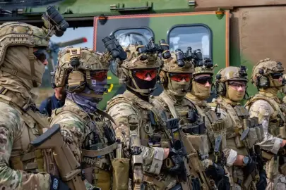 Belçika Savunma Bakanı Francken ABD-İsrail-İran çatışmasına dahil olma ihtimaline açık kapı bıraktı