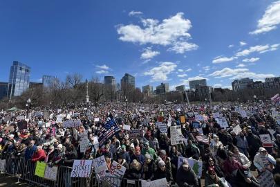 Beyaz Saray'ı da kuşattılar: "Krallara Hayır" diyen milyonlarca kişi Trump'a karşı sokağa çıktı
