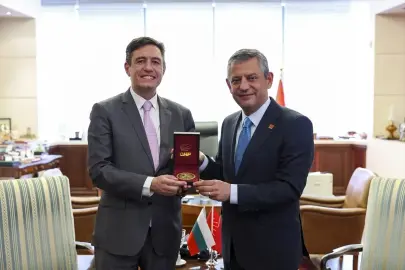 CHP Genel Başkanı Özel, Bulgaristan'ın Ankara Büyükelçisi Cholakov'u kabul etti