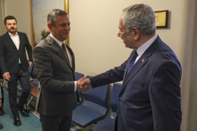 CHP Genel Başkanı Özel, eski TBMM Başkanı Arınç'ı ziyaret etti