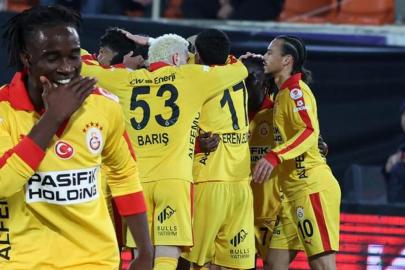 Galatasaray'da Nhaga sevinci! Okan Buruk'un planı ortaya çıktı