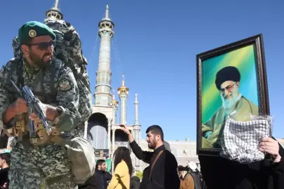 Hamaney sonrası taht kavgası çıktı! Devrim Muhafızları ve din adamları karşı karşıya