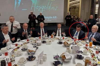 Herkes iftar duasında Osman Gökçek telefonda