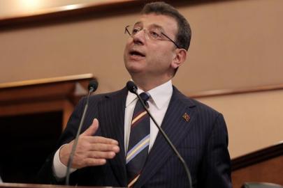 İmamoğlu'na mahkemede gizlice verilen not, duruşma salonunda unutuldu