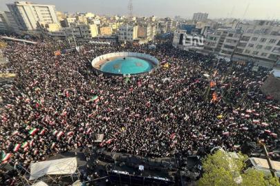 İran'da milyonlar Mücteba Hameney için sokaklarda