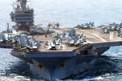 İran'dan Abraham Lincoln'e füze isaldırısı