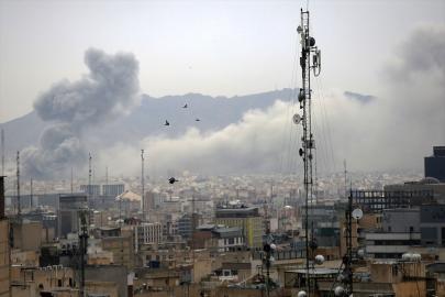 İran'ın başkenti Tahran'da art arda patlamalar meydana geldi