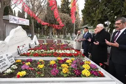 İYİ Parti Genel Başkanı Dervişoğlu, Necmettin Erbakan'ı kabri başında andı