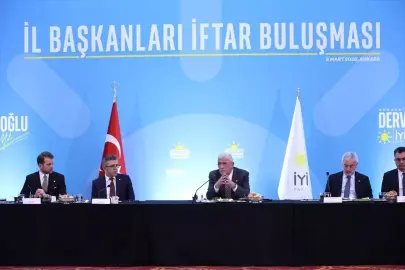 İYİ Parti Genel Başkanı Dervişoğlu, partisinin il başkanlarıyla iftarda buluştu