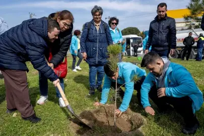 İzmir Bornova'nın en özel fidanları toprakla buluştu