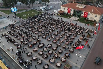 Kasapoğlu ve Vali Özkan vatandaşlarla iftarda buluştu