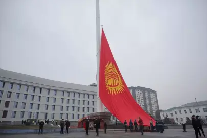 Kırgızistan'ın ikinci büyük şehri Oş'ta "3 Mart Devlet Bayrak Günü" kutlandı