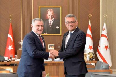 KKTC Cumhurbaşkanı Erhürman, Gençlik ve Spor Bakanı Bak'ı kabul etti
