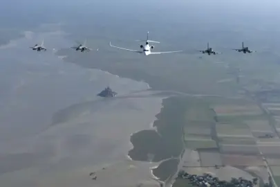 Korku büyüyor! Macron konuşma yapmaya 4 savaş uçağıyla gitti