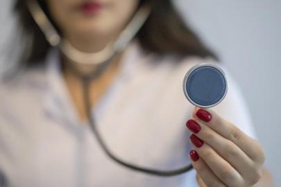 Sağlık çalışanlarının nöbet ücretlerine sınırlama getiren hüküm iptal edildi