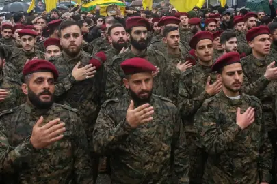 Savaşa katılan Hizbullah'a soğuk duş! Başbakan askeri faaliyetlerini yasakladı